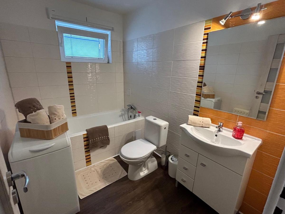 Komfortny Apartman So Zahradou A Sukromnym Parkoviskom-Nonstop Check-In Banská Bystrica Eksteriør bilde
